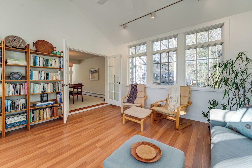 1 Mi to Maine Street! Mcm-style Home in Brunswick, photo 9