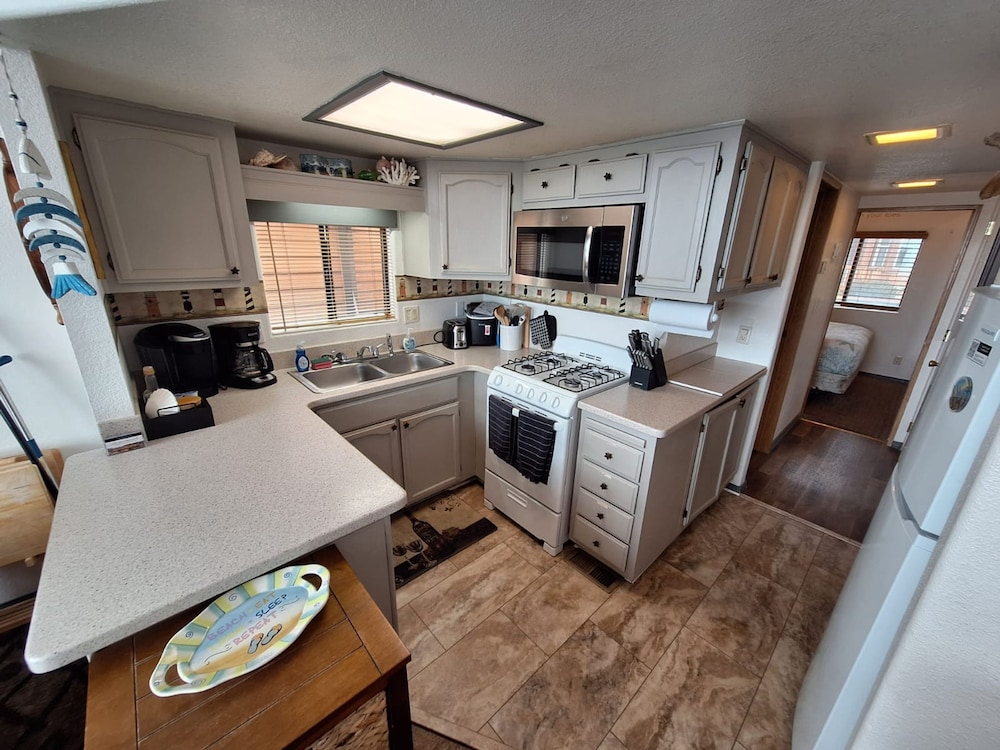 Ocean Front Cabin 14 w Jacuzzi Gorgeous Views