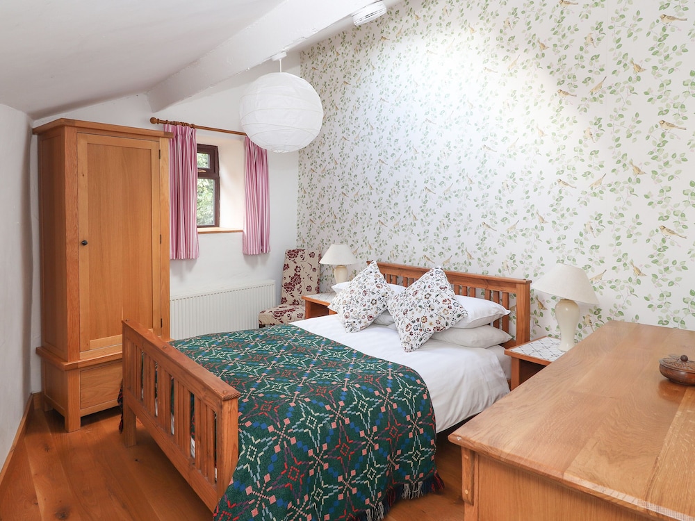 Dovetail Cottage view 5