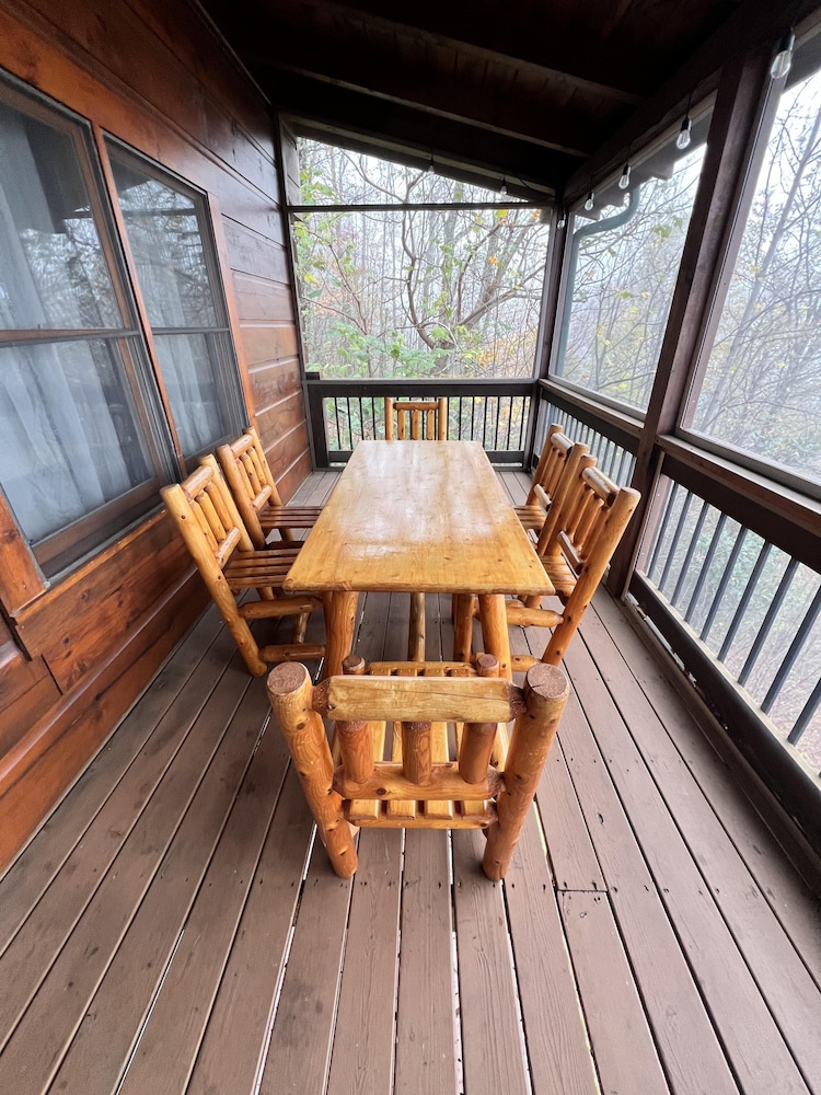 Breathtaking Hideaway 5 Bedroom Cabin