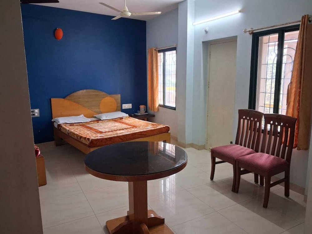 Sri Vinayaka Lodge