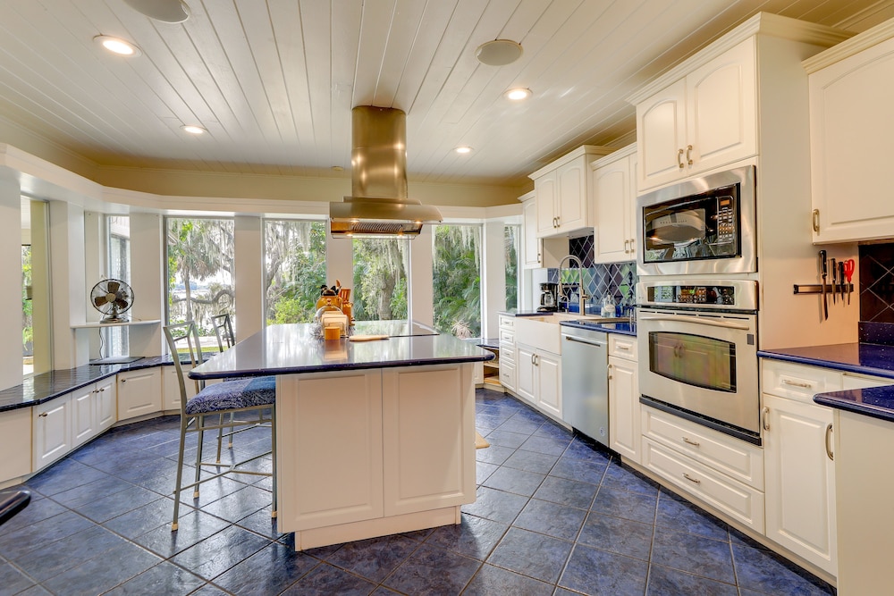 Lake Placid Vacations - Florida Retreat w/ Patio, Boat Dock  Shuffleboard - Property Image 1
