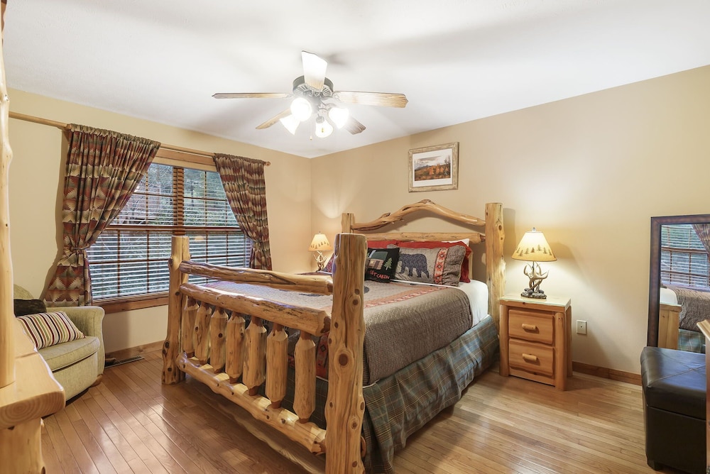 The Lodge on the Creek Branson West Cabin w/ Beautiful Views view 4