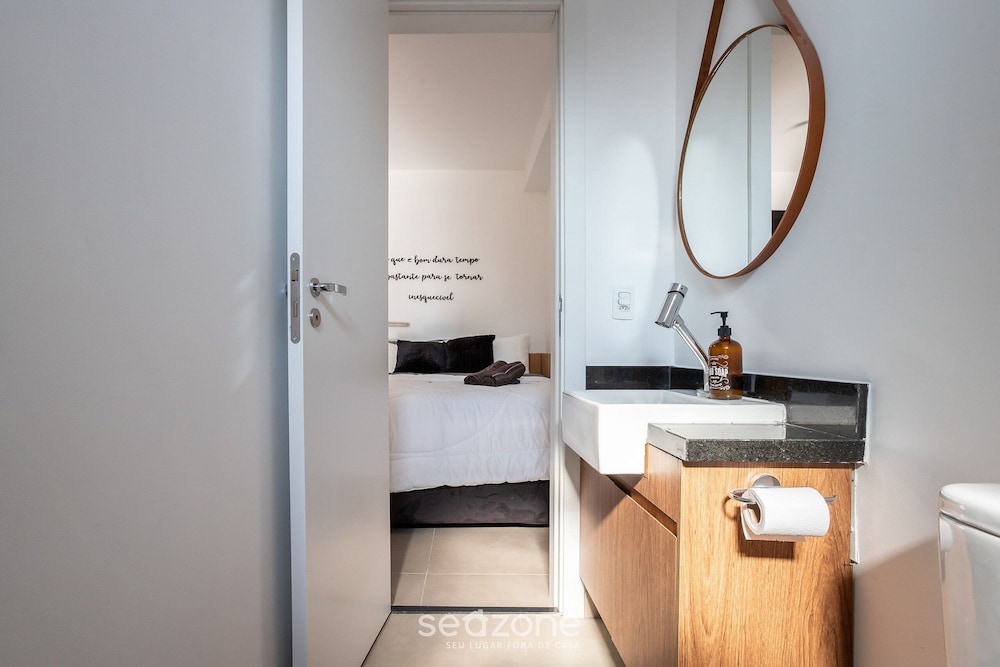 Studio 300m From the Indianopolis Metro Ois1003