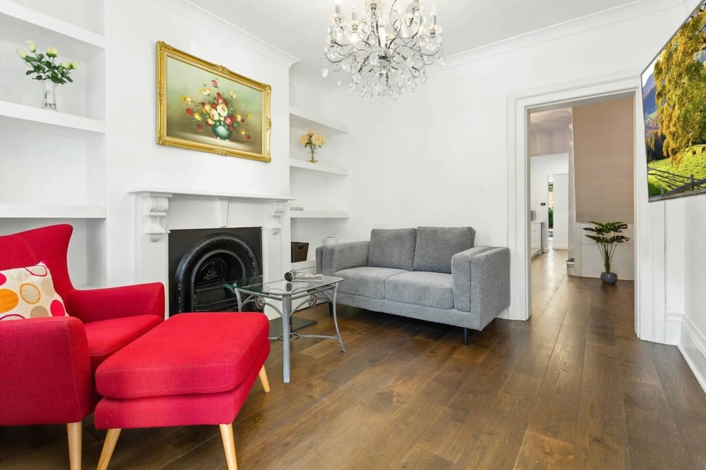 Traditional 2-bed Terrace House in Millers Point