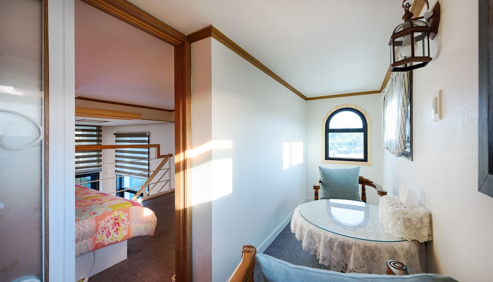 Tongyeong Honey Spa Pension