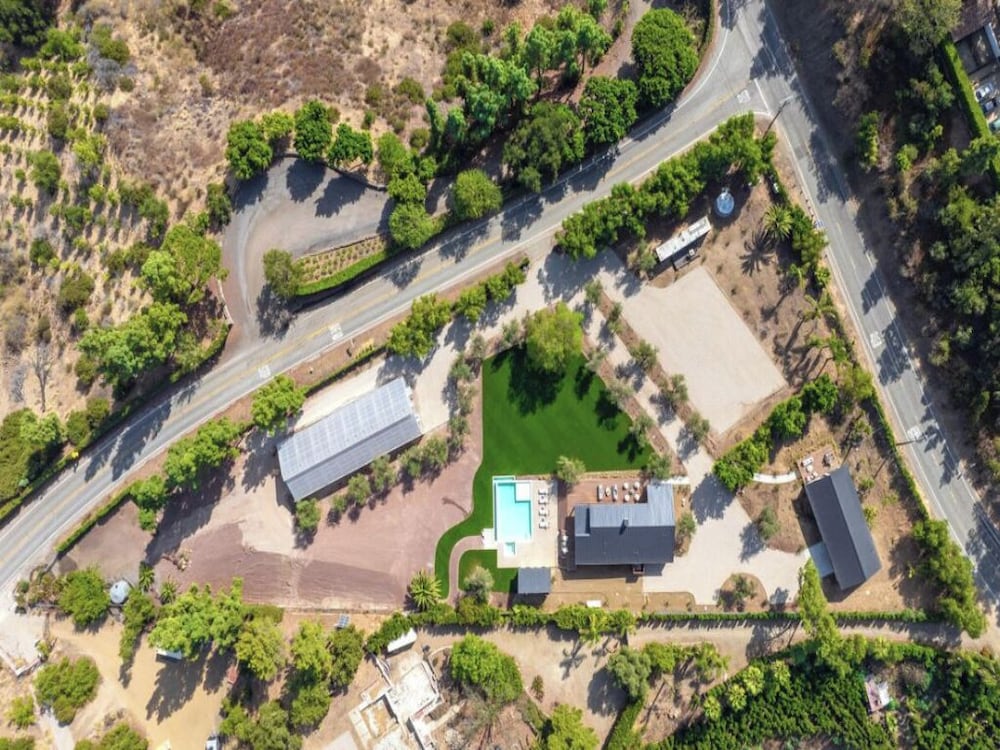 Lechusa - Secluded Creative Compound: Luxury 2-acre Estate w/ Studio & Pool
