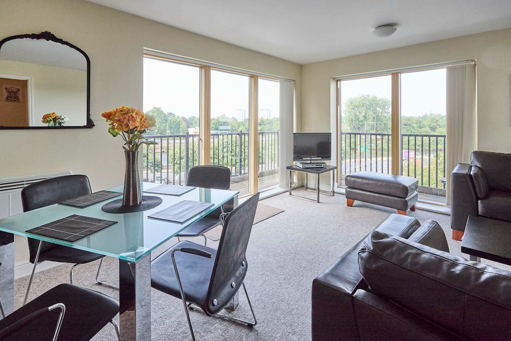 Host Stay Newport House Apartment