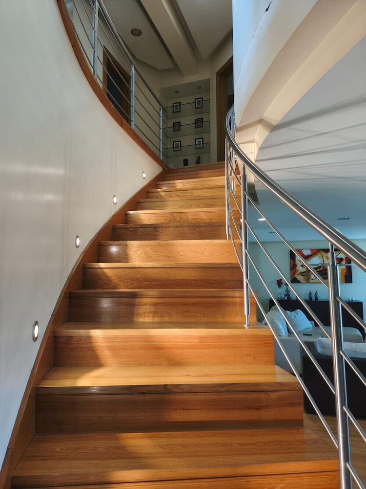 2 Floors Villa Close Ap lia Beach