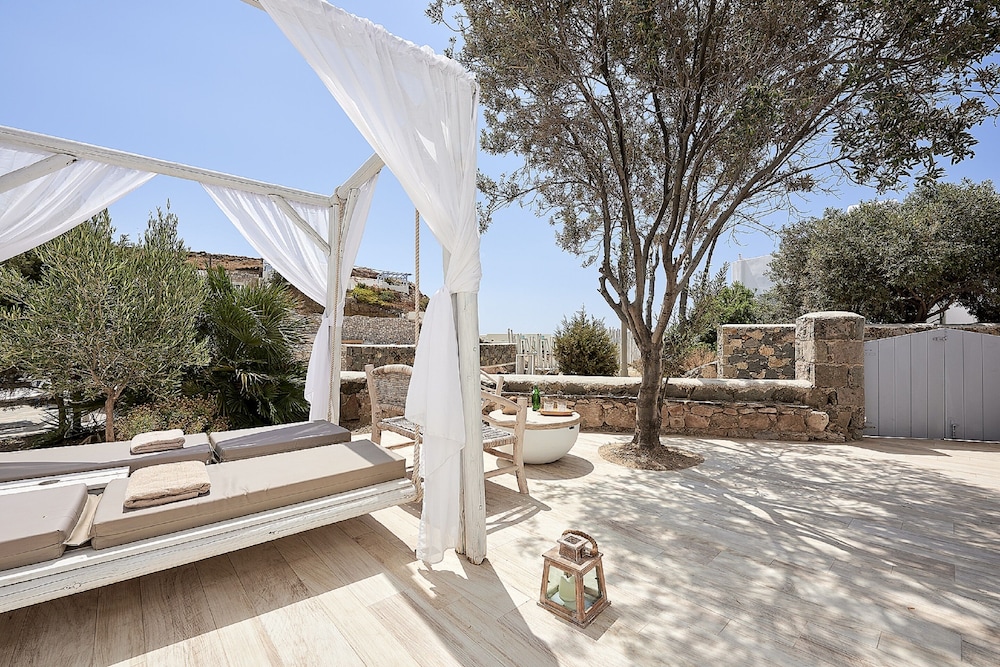 Artemis Seaside Resort
