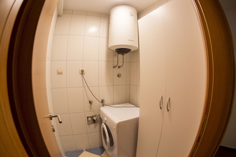 SMS Apartments