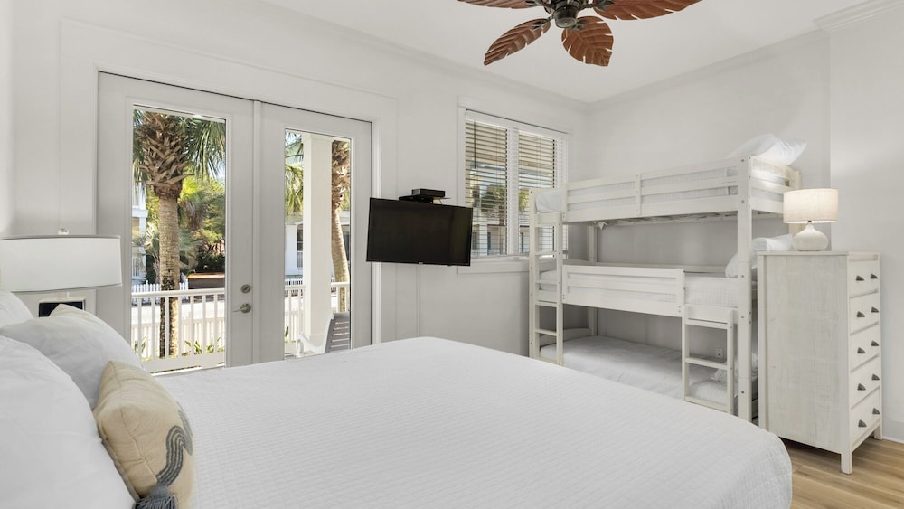 Lakefront Haven in Carillon Beach