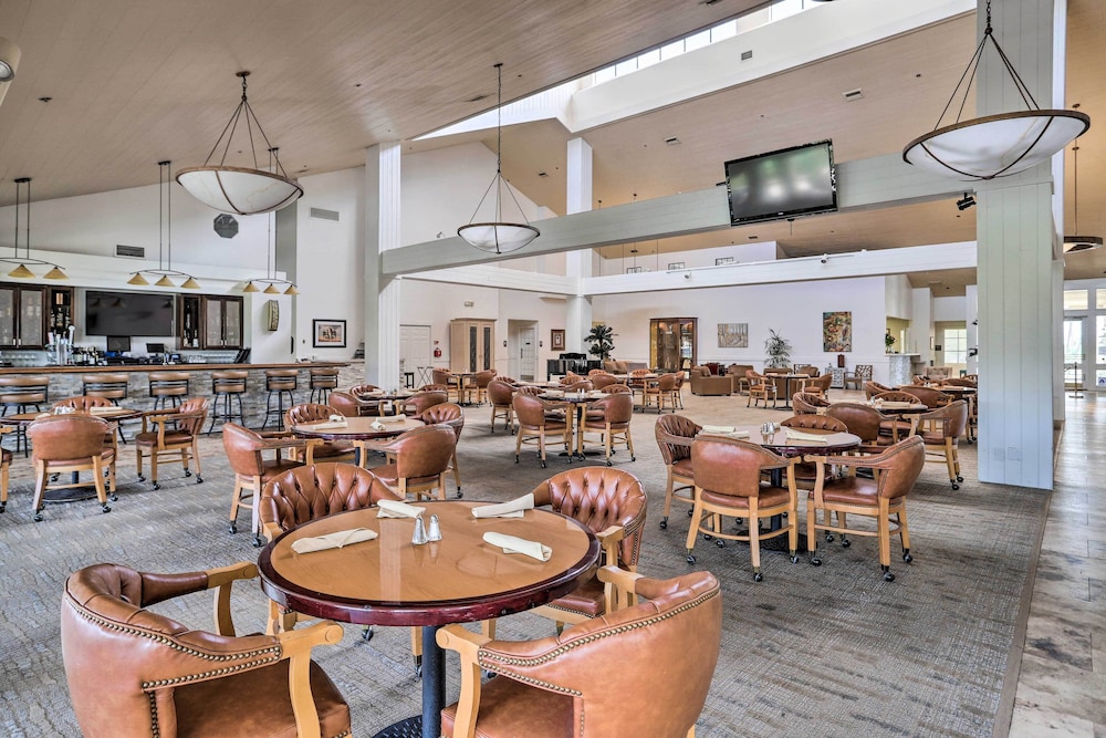 Pet-friendly Palm Desert Retreat: Golf Course View