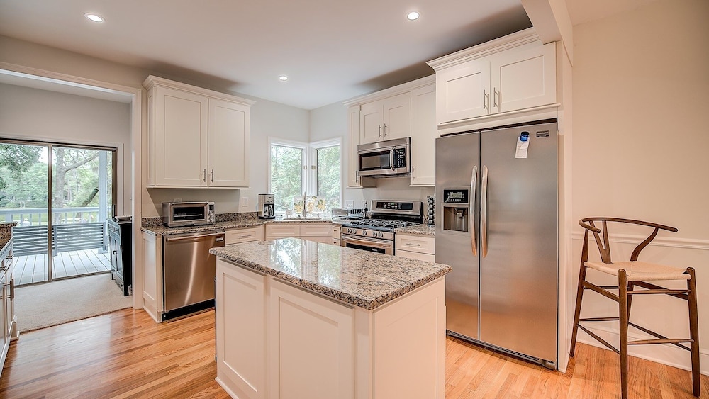 Beautiful Villa Marilyn 4 Bedroom Home by RedAwning