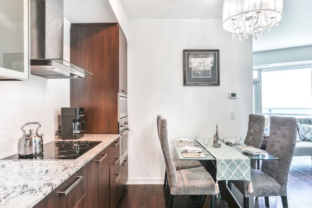 Exquisite 55th Floor 2 Bed 2 Bath Parking