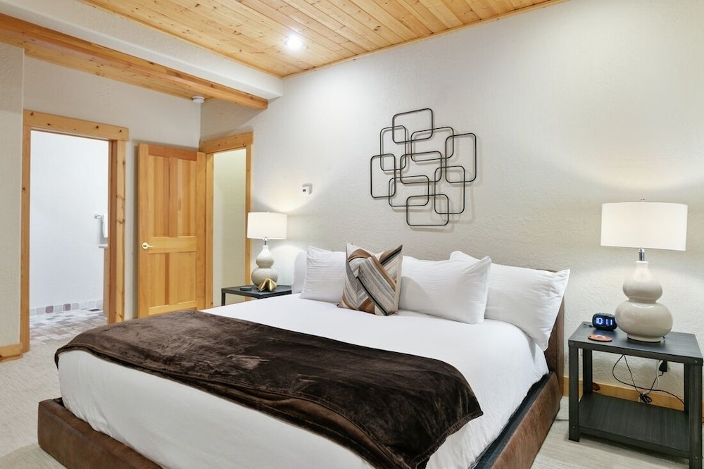 301 - Three Bedroom with Spa Bristlecone 3 Condo