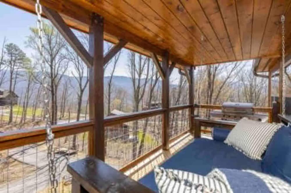 Lux Cabin Smoky Mtn View Dog Friendly Hot Tub