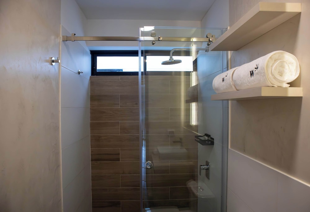 w Flawless 3BR w Balcony in Miraflores