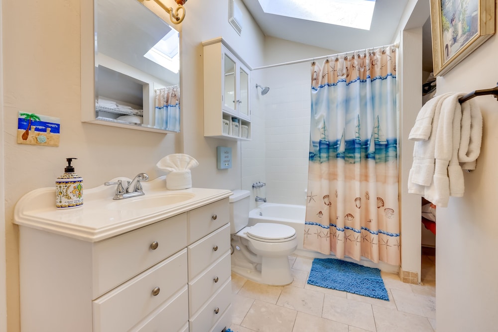 Serene St Augustine Townhome: Walk to Beach!