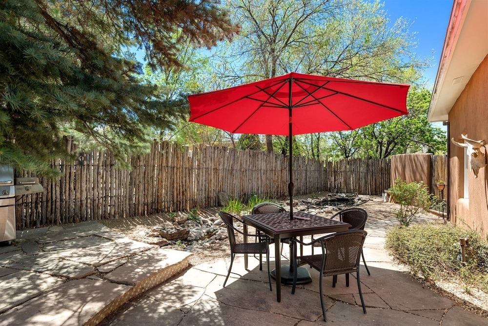 La Luz - Luxurious East Side Adobe With Hot Tub and Kiva Fireplace, Walk Everywhere view 3