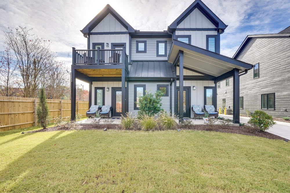 2 Mi to Duke University: Townhome in Durham!
