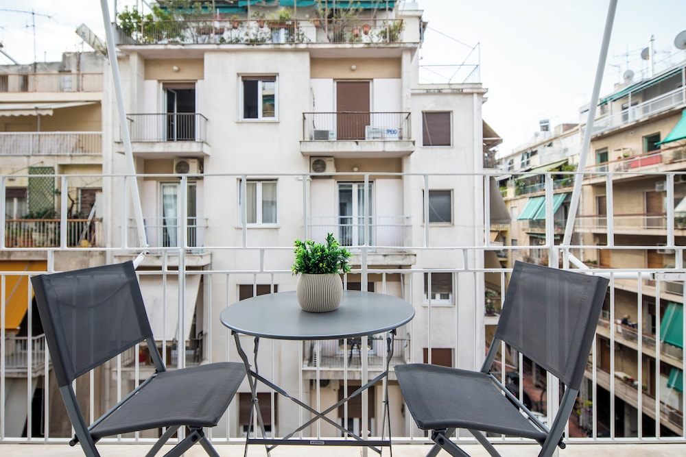 Alex's 2-Bedroom Apartment in Athens