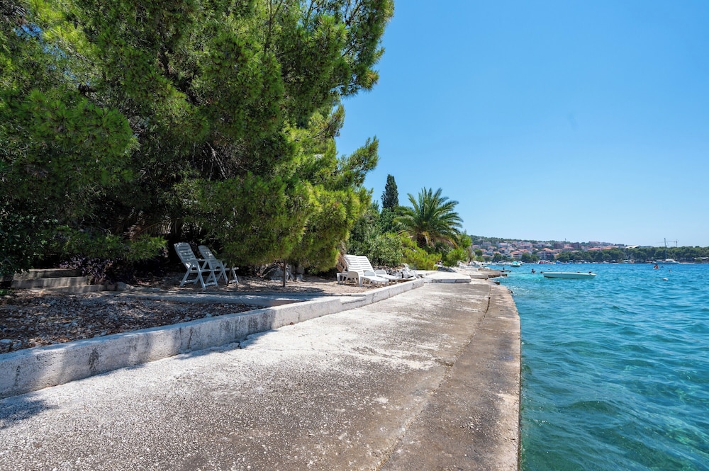 Beachfront apartments Nincevic
