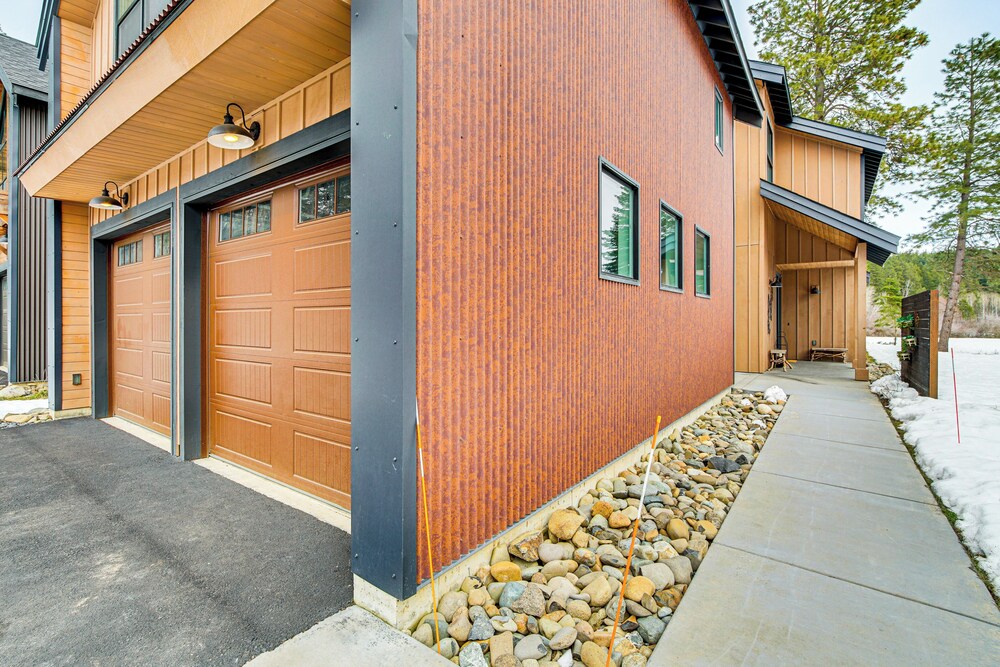 Private Hot Tub & Patio: Spacious Cle Elum Home