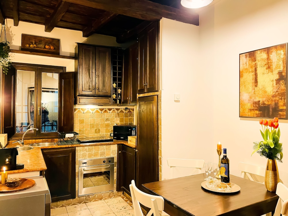 Trevi Fountain Stylish Guesthouse