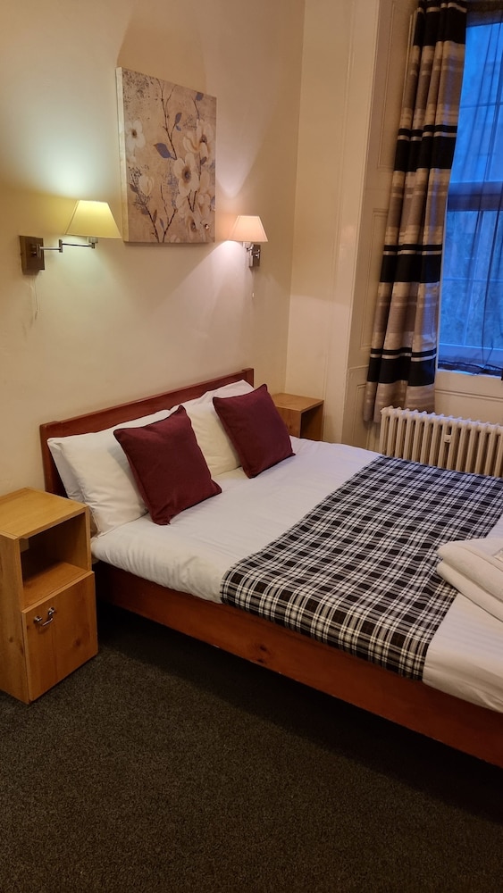 The Hampton Court Guesthouse