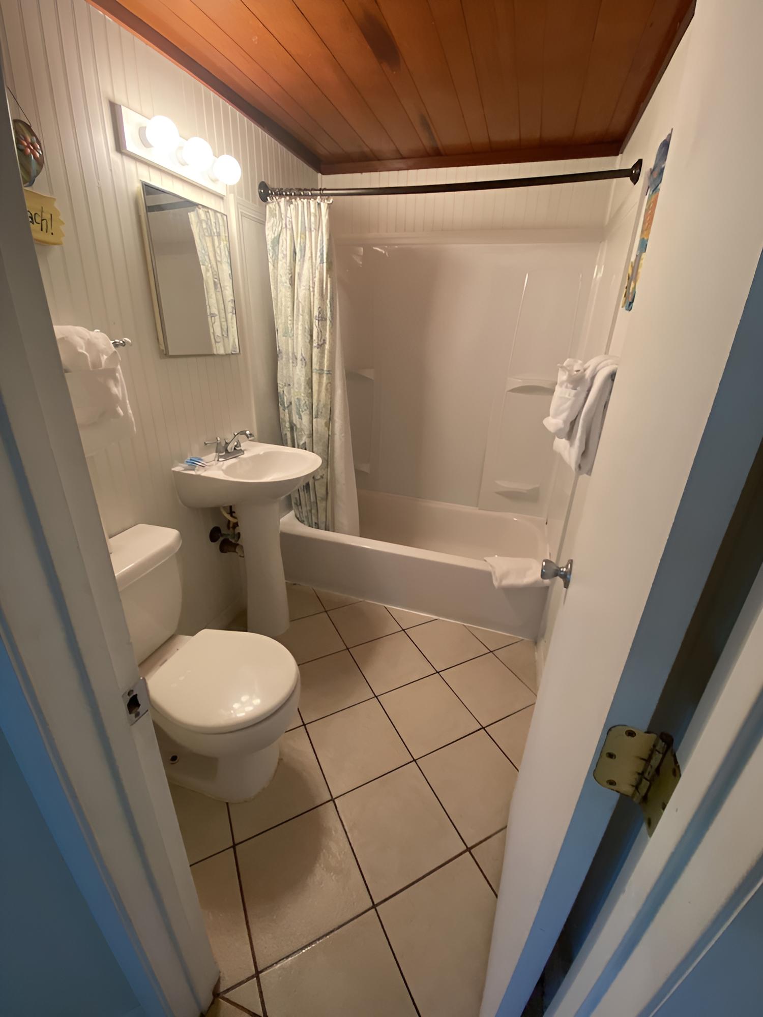 Tropical Winds Motel & Cottages