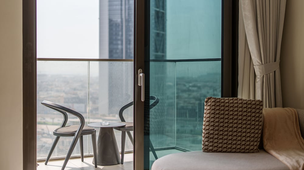 Downtown 2BR | Walk to Burj Khalifa + Dubai Mall