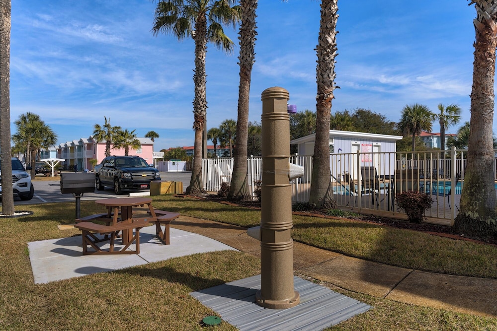 Sand Castles West A4: Steps to Beach, Pools, Private Balcony & More!