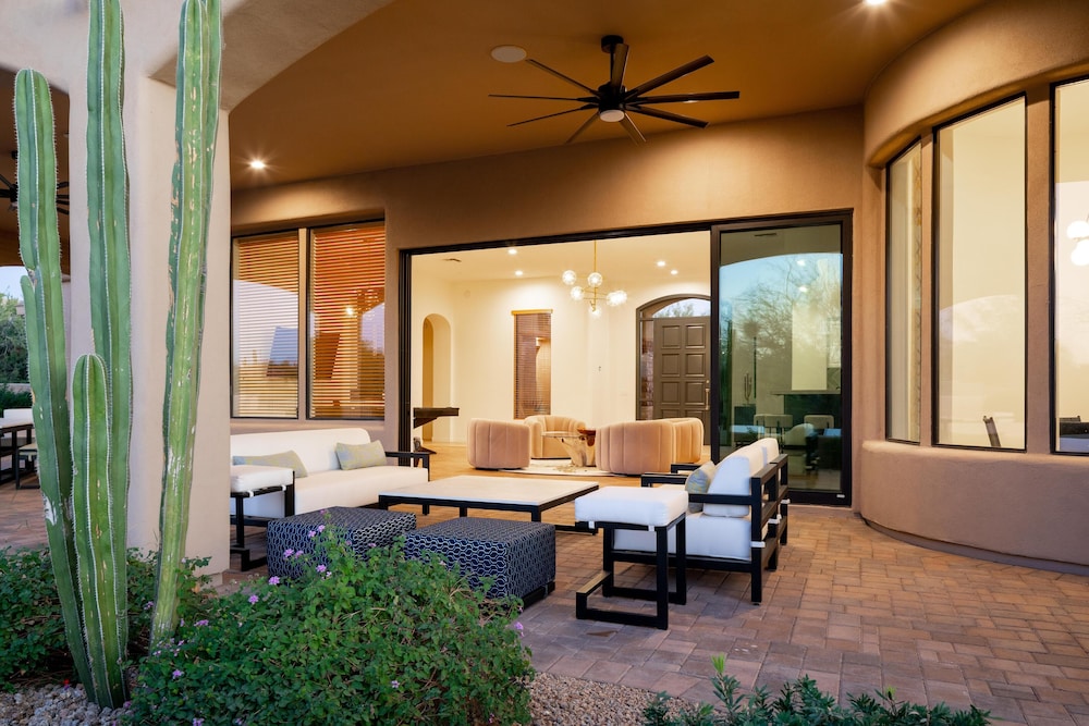 Monterra Way - Ultimate Backyard Soaking Tub Putting Chipping Green view 2