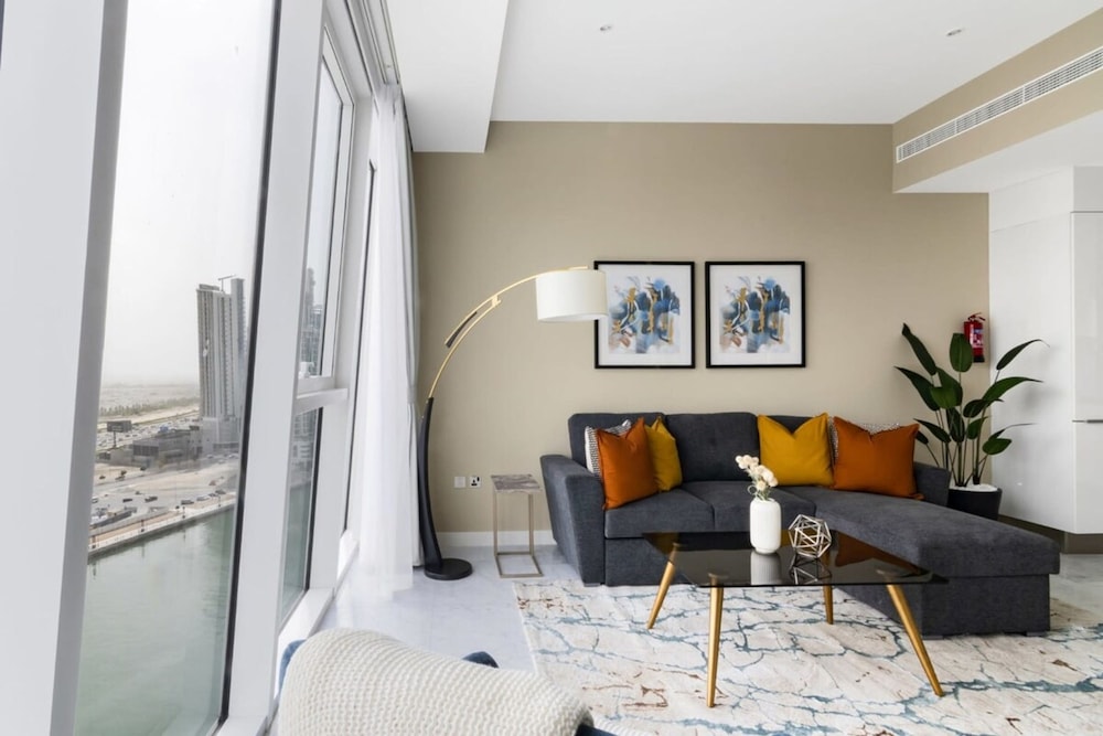 Silkhaus Modern Pad With Canal View Business Bay