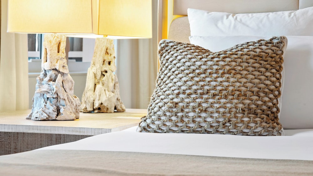 Luxury Vacation Rentals at 1 Hotel & Homes by LRMB