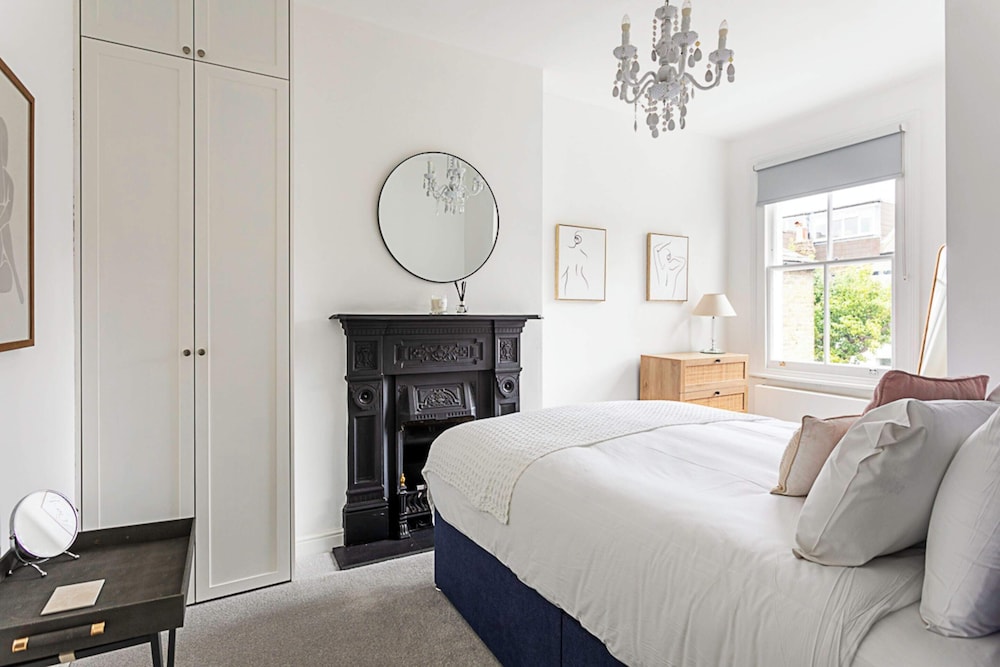 Chic 2-bed Flat in Leafy Clapham South