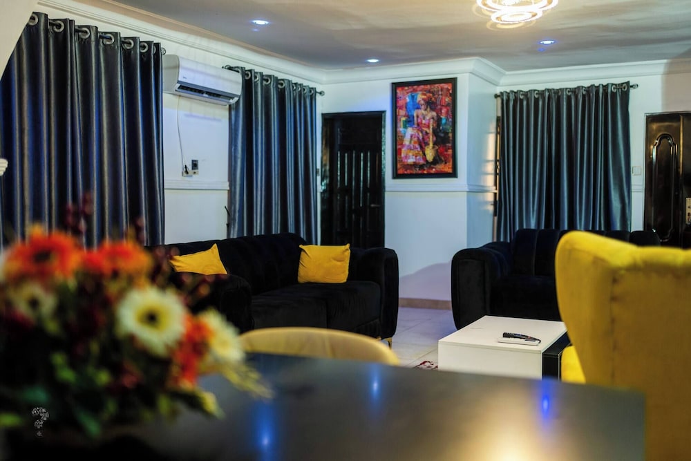 2 Bedroom Luxury Apartment With Pool -24hrs Power -ps4