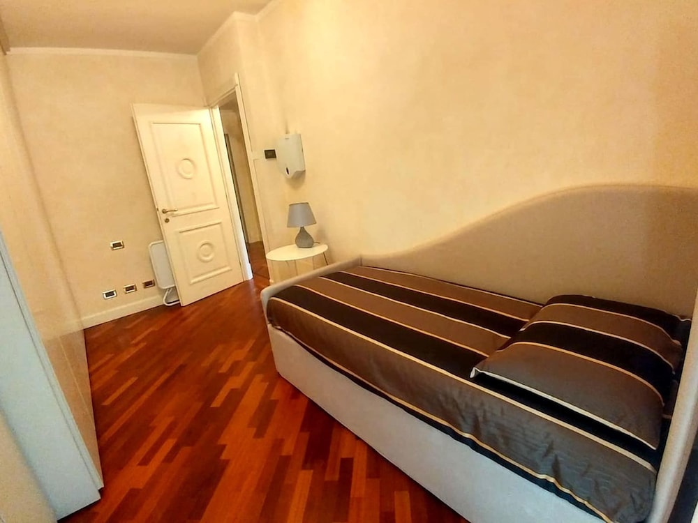 Luxurious Villa in Lombardy with Garden & Hot Tub view 4