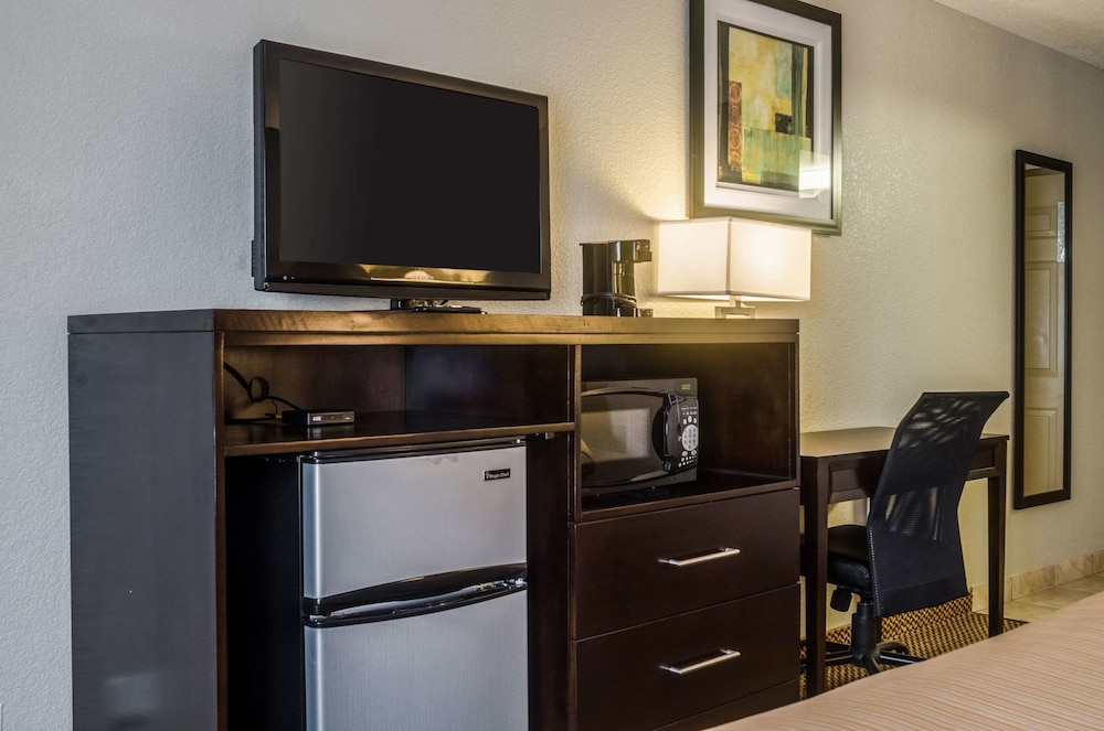 Quality Inn & Suites Winfield