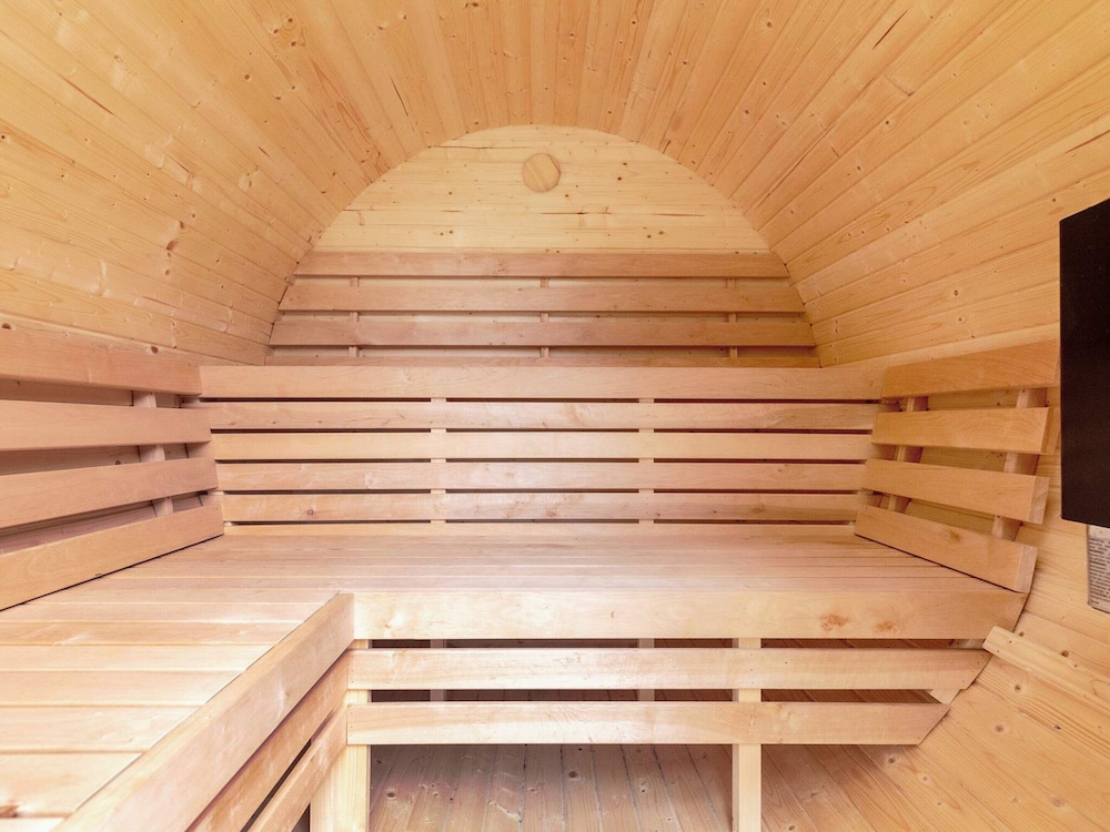 Family Retreat: Sauna & Fenced Garden view 2