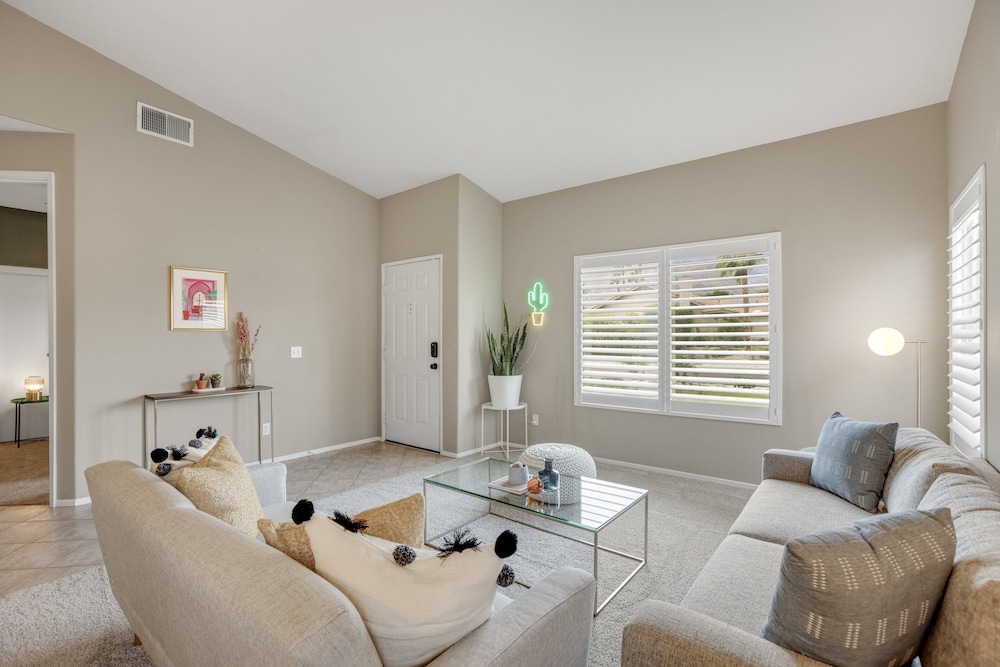 The Cozy Vibe w/ Pool & Spa