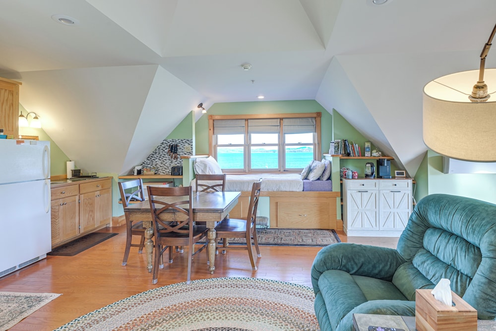 Shared Dock & Fire Pit: Peaceful Surry Studio!