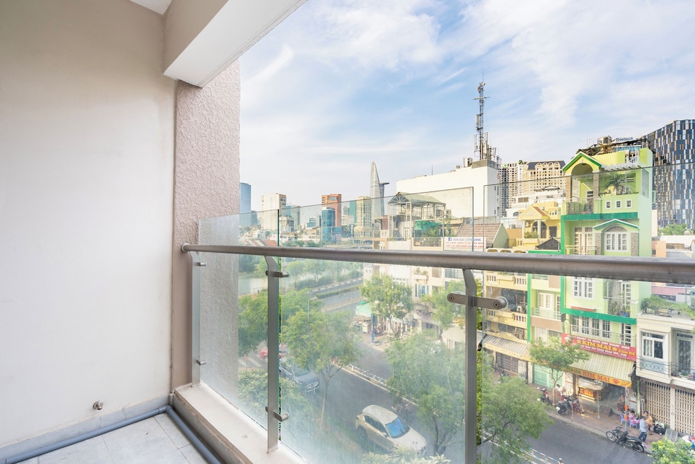 Otis Millennium Saigon Balcony Apartment