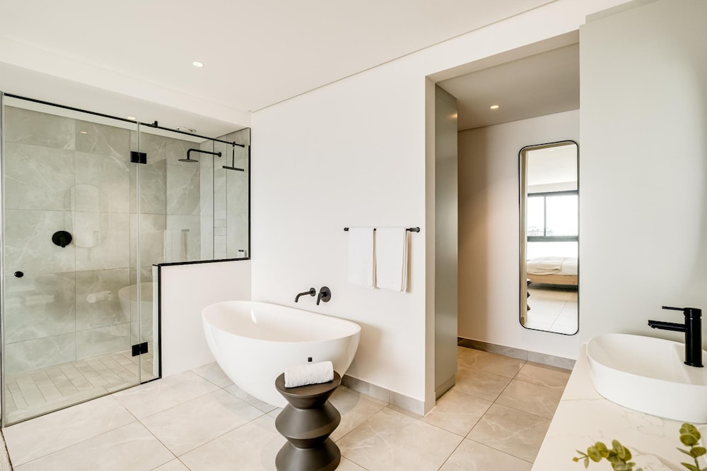 Ocean View 1bed Apartment in Sea Point Marlo Cove
