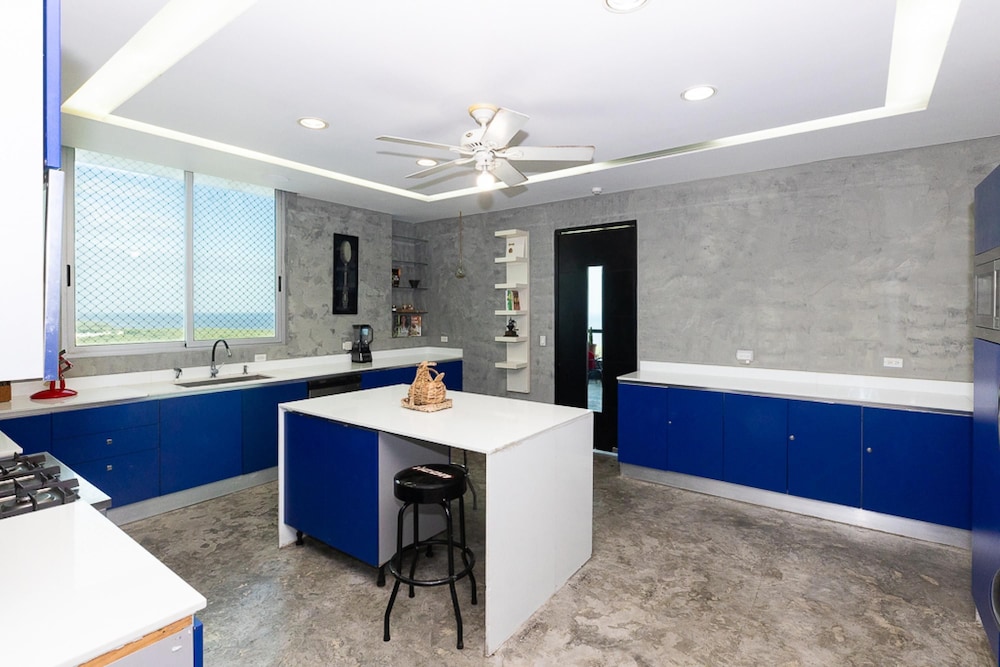 The Acomodo Penthouse Costa del Este