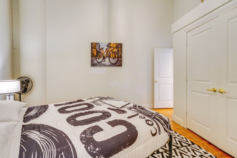 1 Mi to Dtwn! Riverside Corktown Loft on 2nd Floor