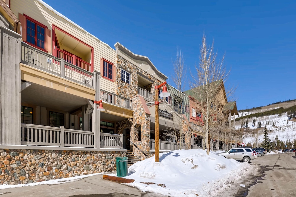 Village , Walk To Slopes, Heated Pool Access 1 Bedroom Condo by RedAwning