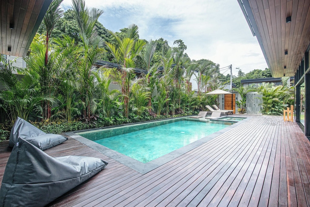 Elegant 6BR Canggu Villa Steps From the Ocean