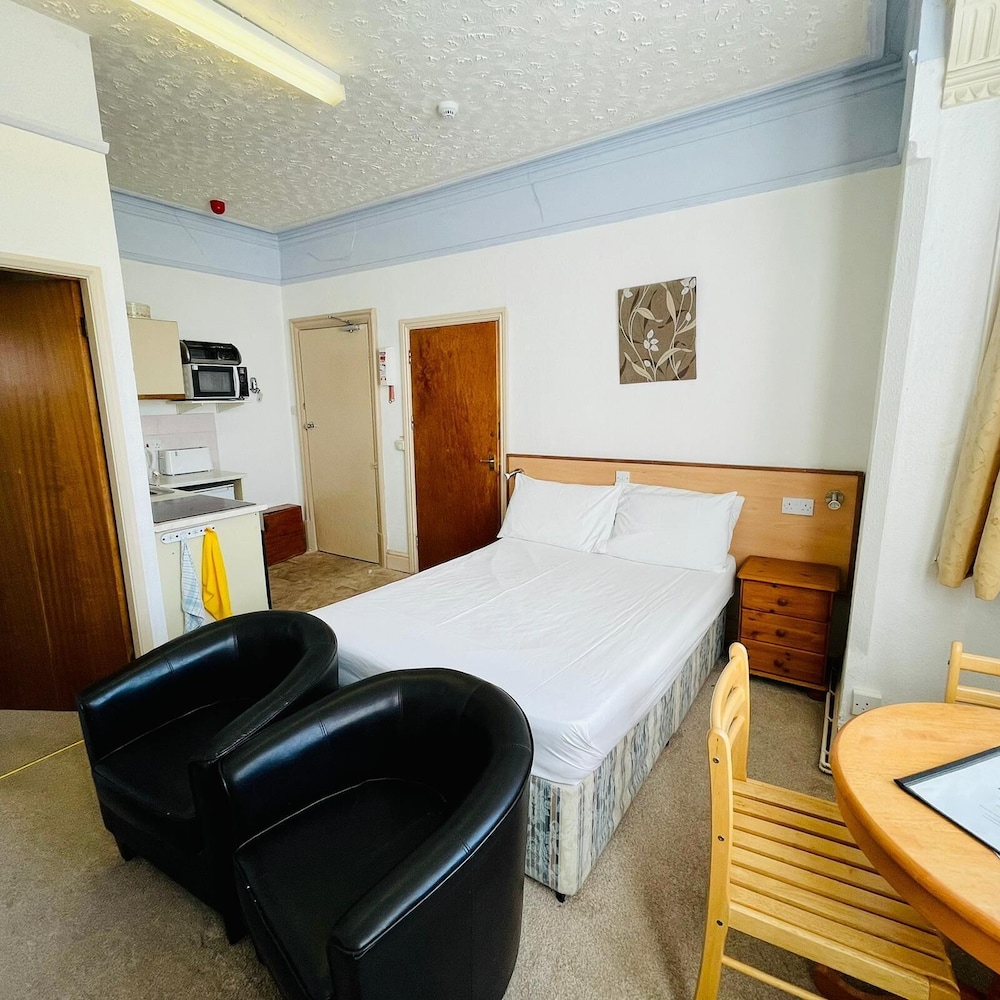 Lyndene Holiday Apartments